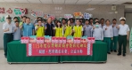 彰化郵局團隊與台灣郵政協會攜手辦理「中秋送暖，溫情守護獨居長輩」。（照片郵局提供）　
