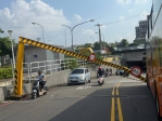 高雄仁武遊覽車撞斷涵洞限高架