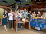 教師節前夕，員林崇實高工校友會攜手家長會、會長團和退休聯誼會在全國最有氣質的﹁崇實圖書館﹂（背後空間）辦理感恩茶會。（照片記者攝）