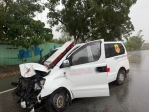 超高速民營救護車衝入對向車道｜1死4傷，光復中興路段三車連環撞，大安村長徐振雄協助救援傷患！