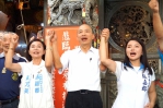 立法院長韓國瑜陪同雲林縣長候選人張嘉郡、斗六市長候選人黃尤美連跑斗六3宮廟參拜祈福 力挺藍營雙女將！