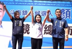雲林縣斗南鎮長候選人顏忠義成立競選總部 由縣長候選人張嘉郡披掛競選綵帶 副縣長謝淑亞致贈包粽 大批鄉親到場力挺高票當選！