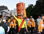 南瑤宮結束祈安遶境回彰化，市長林世賢帶領信眾迎接媽祖鑾轎。（照片公所提供）