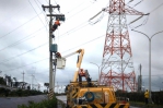 薔琵颱風連續強風侵襲 造成雲林累計停電戶數一度高達3萬4780戶 經台電人員辛苦不間斷搶修 力拚今晚11點前全數恢復供電！